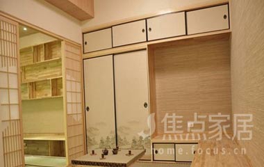 讓次臥兼顧客房和書房的法寶,正是榻榻米