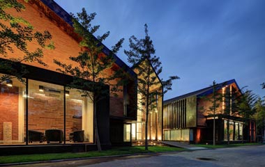 辦公總部設(shè)計 老廠房變身時尚辦公空間