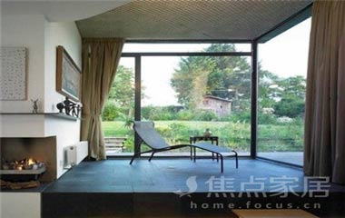 隨意的家居生活 地臺體現自然愜意的魅力