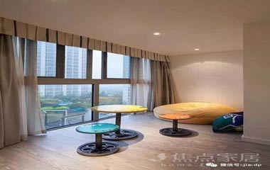 現代工業風 這個樓梯的顏色好活力！