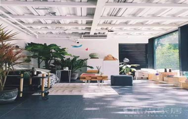 幸福的意義在于，該躺的時(shí)候就得躺，該懶的時(shí)候就得懶！