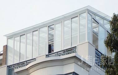 有無(wú)框陽(yáng)臺(tái)窗對(duì)比，家裝選擇無(wú)難題